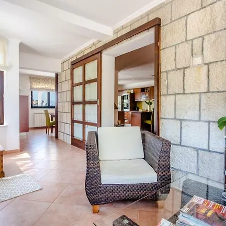 Two Palms Apartman *