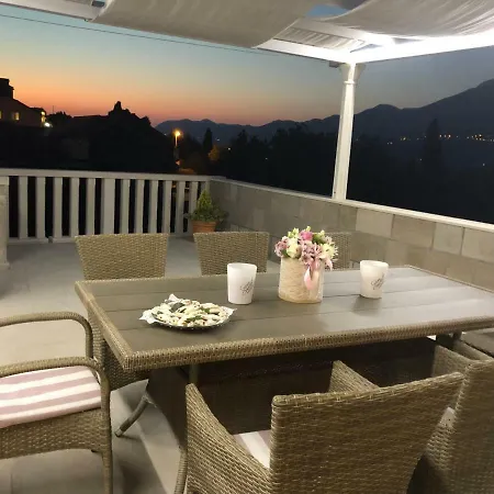 Two Palms Apartment *